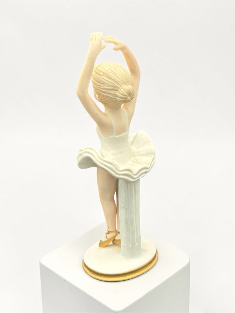 Vintage Lefton 1983 Ballerina 03835 Christopher Collection Figurine on Pedestal - Picture 5 of 14
